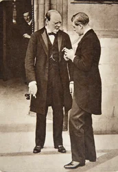 Im Gespräch nach einem Mittagessen im Unterhaus: Mr. Churchill und Seine Königliche Hoheit der Prinz von Wales, 1919