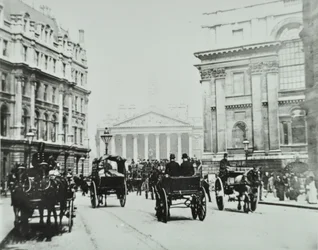 Von Queen Victoria Street zu Mansion House Street mit Royal Exchange, City of London, 1895