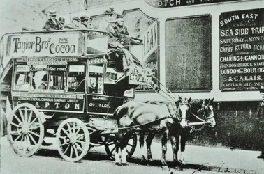 Pferdeomnibus mit Passagieren, 1899