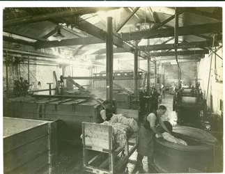 Hydraulisch betriebene Färberei, Teppichfabrik, 1923