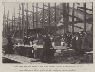 Das Verlegen der Kielplatte des Schlachtschiffs Queen in der Werft von Devonport