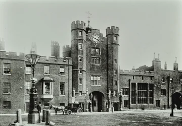 Saint Jamess Palace, Saint Jamess Palace, Westminster LB: von Saint Jamess Street, 1896