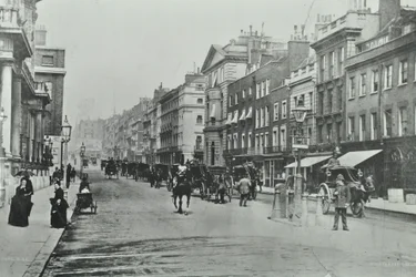 Saint Jamess Street, Westminster LB: Blick nach Norden von Pall Mall, 1895