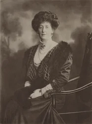 Die ehrenwerte Mrs. Eustace Fiennes