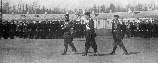Der Zar und Großherzog Michaelovitch auf dem Paradeplatz in St. Petersburg, Illustration aus The King, 25. Mai 1901