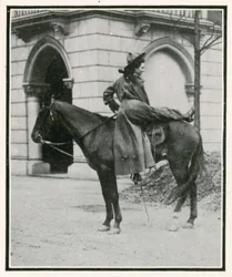 Eröffnung der Golden West Ausstellung in Earls Court: Reiterinnen im Wilden Westen
