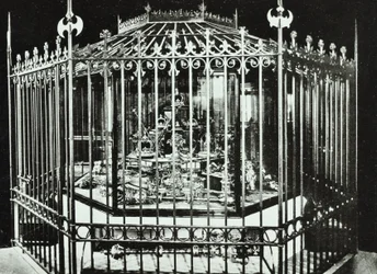 Tower of London, Tower Hill: Kronjuwelen, 1890