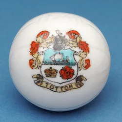 Wappen-Souvenir-Miniaturfußball mit Übertragung des Totton Wappens
