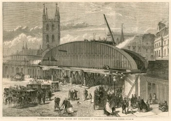 Charing Cross Eisenbahnarbeiten: riesiger Eisenträger an der London Bridge Eisenbahnstation