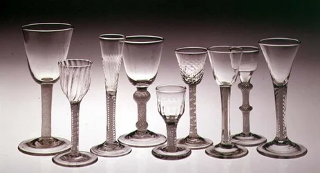 Sammlung von Gläsern mit opaken Drehstielen, 1760-75