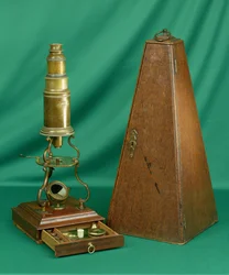 Culpeper-Typ Mikroskop, Englisch, 18. Jahrhundert (Messing)