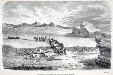 Boote zur Illuidlek-Insel ziehen