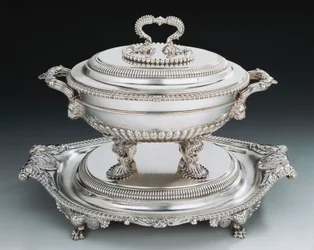Silberne Terrine im George-III-Stil mit Tablett