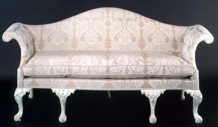 George III gepolstertes und bemaltes Sofa, spätes 18. Jahrhundert