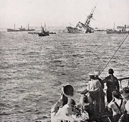 HMS Majestic sinkt am 27. Mai 1915, aus 