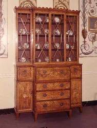 Sekretär-Bücherregal mit eingelegter und bemalter Dekoration, 1790