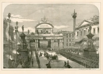 Die königliche Prozession am Grand Arch, London Bridge