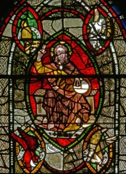 Fenster S, Christus in Majestät umgeben von Evangelistensymbolen