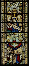 Fenster, das die Pietà und Pfingsten darstellt
