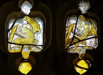 Fenster n2 mit Darstellung der Evangelistensymbole - St. Lukas