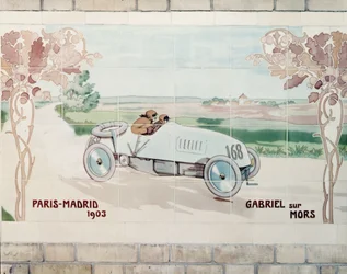 Gabriel fährt ein Mors-Auto im Paris-Madrid-Rennen 1903, bekannt als Das Todesrennen: Keramikfliesen hergestellt von Gilardoni Fils et Cie aus Paris, nach einer Zeichnung von Ernest Montaut
