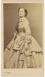 Stehende Frau