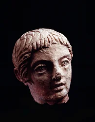 Etruskische Zivilisation: Kopf eines jungen Mannes aus dem Tempel von Belvedere in Orvieto - 5.-4. Jahrhundert v. Chr. Durchmesser 13 cm