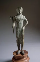 Etruskische Zivilisation: Opferfigur, Bronzeskulptur, 480 v. Chr., Dim 27 cm von Isola di Fano, Italien