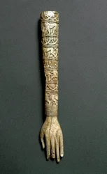 Etruskische Antike: Vorderarm oder Griff eines Flabellums (liturgischer Fächer) aus Elfenbein. Aus dem Grab Barberini in Preneste (Palestrina). 7. Jahrhundert v. Chr. Rom, Museo Nazionale di Villa Giulia