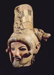 Kopf eines Kriegers mit Helm, aus Satricum