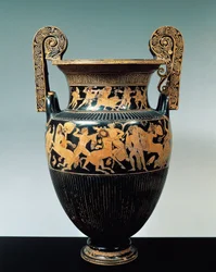Rotfigurige Keramik, attische Krater mit Szenen der kalydonischen Eberjagd und Kampf zwischen Kentauren, aus der etruskischen Nekropole von Spina, Region Emilia-Romagna, Italien