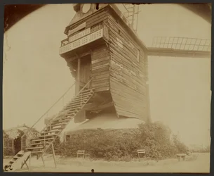Montmartre, Moulin de la Galette, Rue Lepic