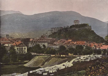 Lourdes, die Stadt und das Schloss