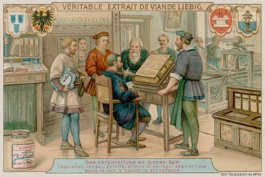 Ein Drucker, Buchbinder, Maler, Goldschmied und Uhrmacher bewundern ein Luxusbuch, an dem sie gemeinsam gearbeitet haben