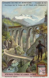 Elektrische Eisenbahn auf dem Viaduc Ste Marie, bei Chamonix, Frankreich