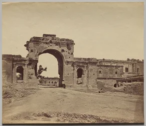 Tor zur Residenz, gehalten von Captain Aitken, 13. Bengalische Infanterie, allgemein als Bailee Guard Tor bekannt