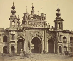 Ein Tor, das zum Kaiserbagh-Palast führt