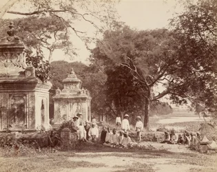 Königlicher Tank in Shwebo mit Zivilgruppe