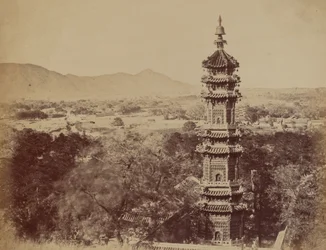 Ansicht des Sommerpalastes Yuen Min Yuen, Peking, mit der Pagode