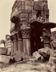 Details der Säulenkapitelle des Jupitertempels - Baalbek