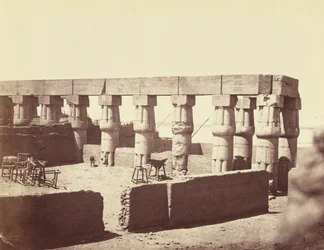Tempel von Luxor. Gesamtansicht der mittleren Kolonnaden [Theben]