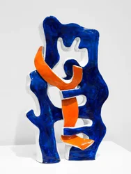 Großer schwarzer und roter Ast