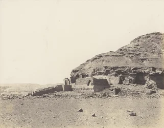El-Kab Éléthya, Gesamtansicht des Hemi-Speos, 1851-52, gedruckt 1853-54