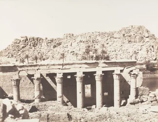 Ile de Fileh Philä, Westkolonnade - Ruinen vom Punkt L gesehen, 1851-52, gedruckt 1853-54