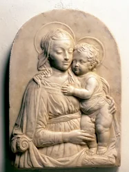 Die Jungfrau mit dem Kind. Marmorrelief