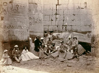 Gruppenfoto in der Säulenhalle, Karnak, Ägypten, 1862