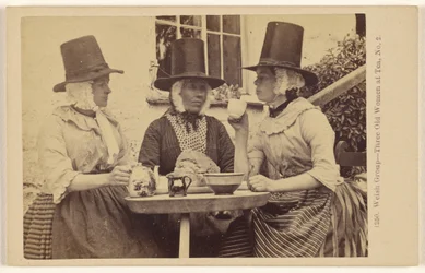 Walisische Gruppe - Drei alte Frauen beim Tee, Nr. 2