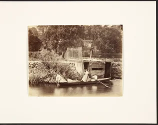 Frauen beim Bootfahren