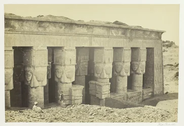 Portikus des Tempels von Dendera