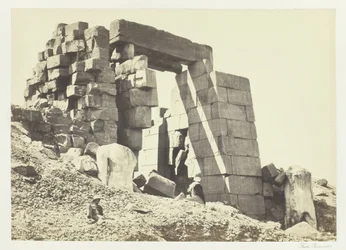 Der Granitpylon, Theben, 1857